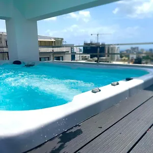 Downtown Luxury Naco: 2br 2ba Santo Domingo