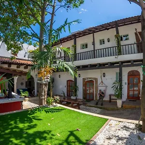 Island Life Albergue